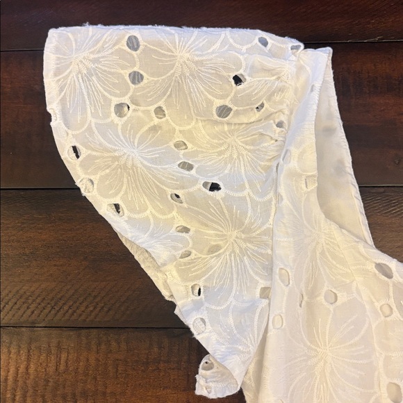 Extro&Vert Ada Flutter-Sleeve Broderie
Midi Dress - Picture 8 of 13